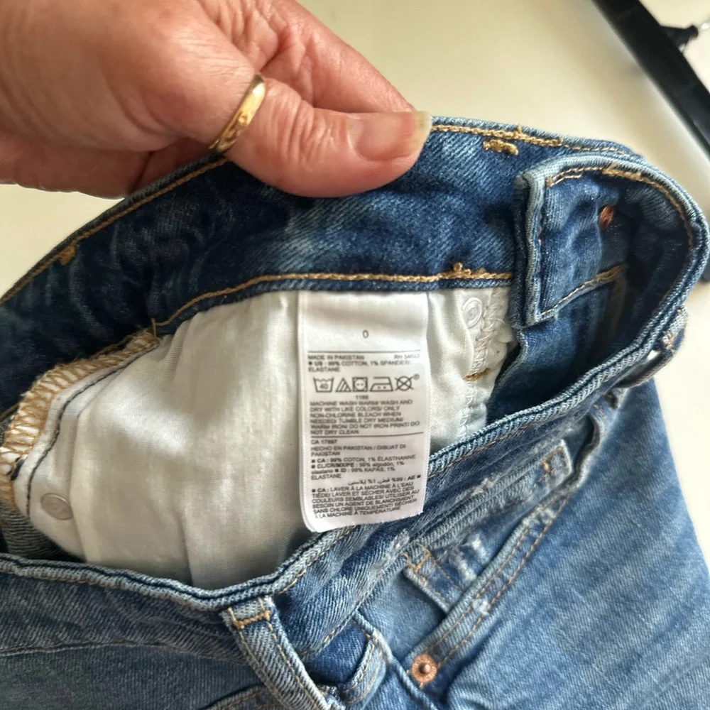 Old Navy Jeans Shorts Wash Distressed old navy NWT SIZE 0